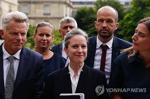 프랑스 대통령, 모뎀의 프랑수아 바이루를 새로운 총리로 임명