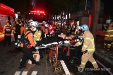 부천 호텔 화재로 7명 사망…환자 이송