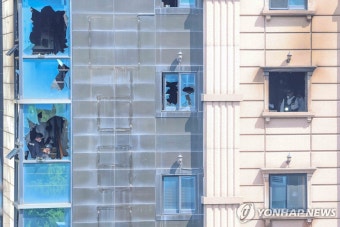부천 호텔 화재 현장 합동 감식하는 관계자들