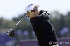 신지애, AIG 여자오픈 3R 선두 도약…12년 만에 정상 탈환하나