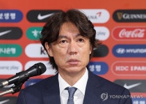 북중미 월드컵 예선 대표팀 명단 발표하는 홍명보 감독