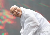 뉴진스님, 나는 절로 영향?…서점가 상륙한 힙 불교
