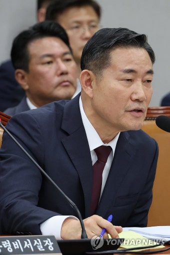 답변하는 신원식 국가안보실장