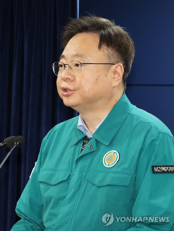 추석 연휴 응급의료 대책 발표하는 조규홍 장관