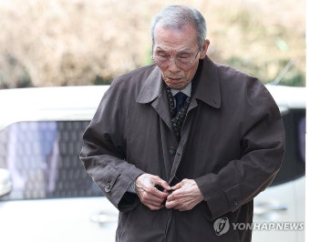 강제추행 혐의 배우 오영수측, 항소심 첫 공판서 
