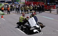 성산로에 땅꺼짐 발생