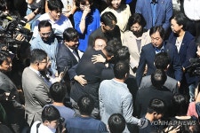 인사 나누는 조희연