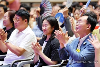 고향 나주서 활짝 웃는 안세영