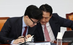 대화하는 한동훈 대표와 장동혁 의원
