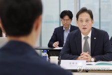 발언하는 김태규 방송통신위원장 직무대행