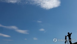 가을 하늘 아래 작품 준비 중