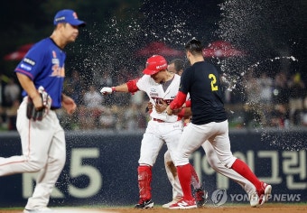 KIA, 한화에 연장 10회 끝내기 승리