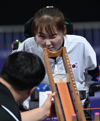 [패럴림픽] '보치아 혼성 2위' 정호원·강선희의 동료애…