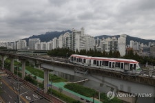 선로 위에 멈춘 열차 의정부 경전철 운행 중단
