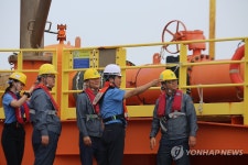 해상 원유이송시설 점검하는 울산해경서장
