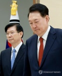 윤석열 대통령, 신임 경호처장과 함께