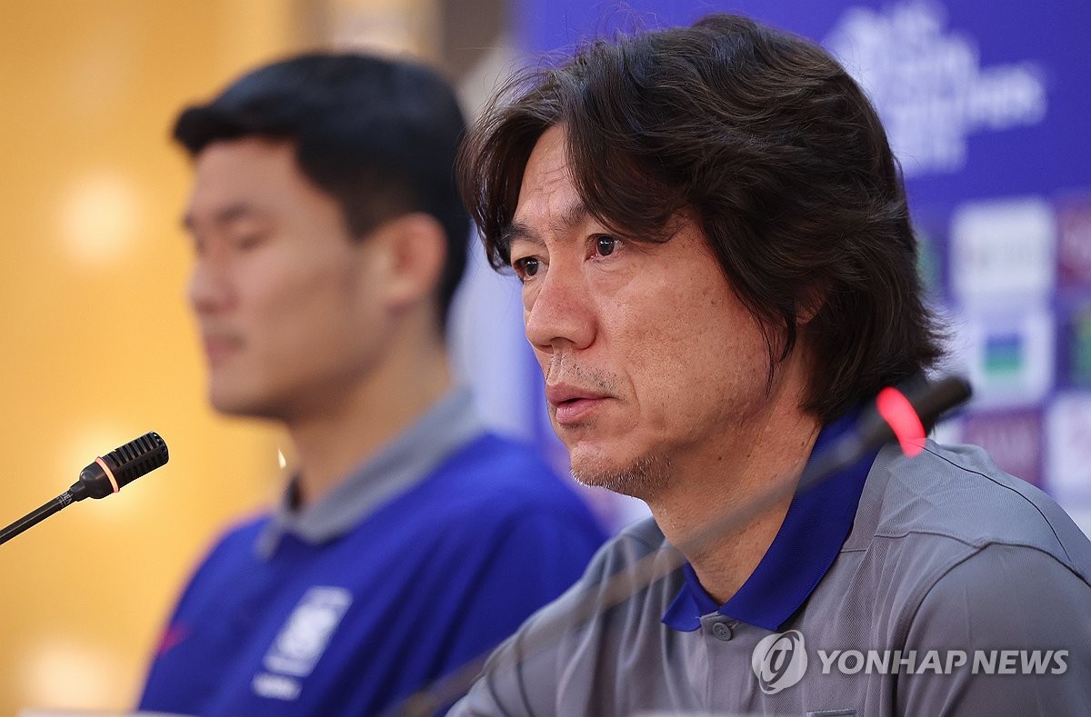 손흥민 부재 속, 홍명보 감독의 대표팀 리더십 시험: 이라크 경기를 향한 긴장 고조