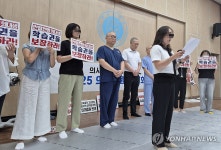 의대생 부모들, 단식 농성 의대 교수들 지지 방문
