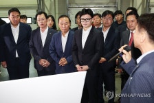 농협안성농식품물류센터 둘러보는 한동훈 대표