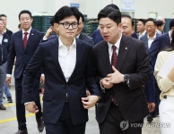 농협안성농식품물류센터 찾은 한동훈 대표