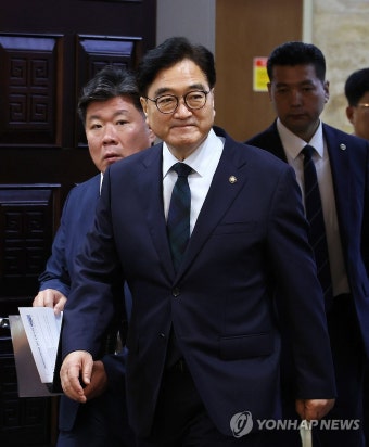 국회세종의사당건립위원회 1차 회의 입장하는 우원식 국회의장