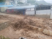 울릉에 많은 비…산 사면 붕괴·토사 유출로 곳곳 통제