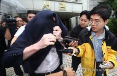 외투 뒤집어 쓴 도이치모터스 전주 손 모 씨