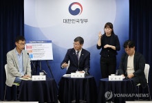 토크쇼 분위기의 연금개혁 브리핑