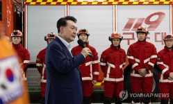 윤석열 대통령, 추석 연휴 근무 중인 소방관들 격려 방문