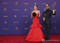 일본 배경 미드 쇼군, 에미상 18관왕…외국어드라마 새 역사