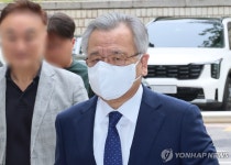 재판 출석하는 박영수 전 특검