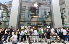 첫 1차 출시국 포함 아이폰16에 쏠린 관심