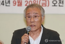 발언하는 황석영 작가