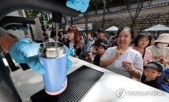 덕수궁길 차 없는 거리, 텀블러 가져오면 무료 차 제공