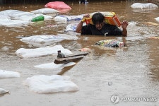 22년만의 폭우에 네팔 홍수·산사태 사망자 170명 급증