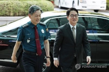 경찰청으로 향하는 심우정 검찰총장-조지호 경찰청장