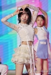 신곡 네모네모 선보이는 예나