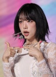 신곡 네모네모 선보이는 예나