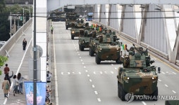 한강대교 건너는 차륜형 대공포 천호