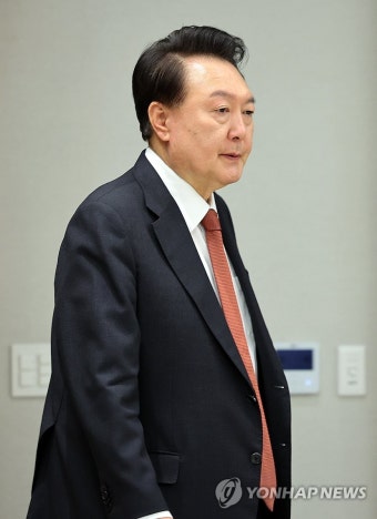 윤석열 대통령, 긴급 경제·안보  점검회의 참석