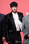 강동원, 빛나는 미소