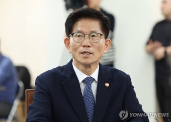 발언하는 김문수 장관