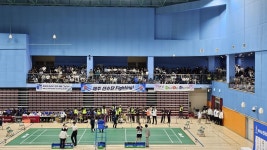 두 달만의 복귀…밀양배드민턴경기장 가득 메운 안세영 파이팅