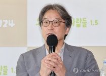 인사말하는 한동헌 노찾사 대표