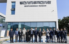 원주 법천사지 유적전시관 방문한 국회의원들