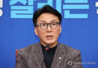 발언하는 김민석 최고위원
