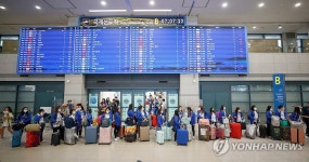 무단이탈 필리핀 가사관리사 2명 강제 출국