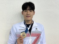 105회 전국체전서 대회신기록 세운 수영 김영범