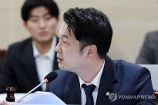 질의하는 김동아 의원