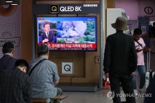 경의선·동해선 폭파 장면 지켜보는 시민들